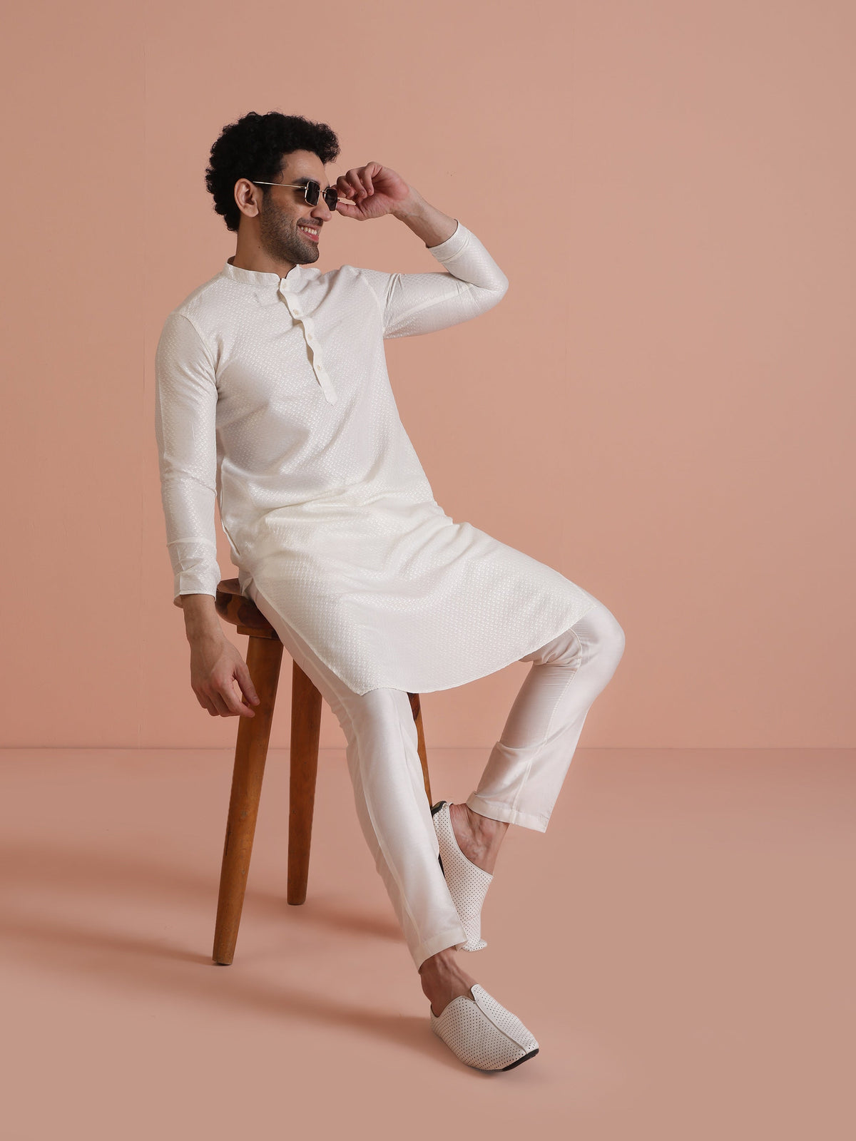 Men White Woven Design Kurta