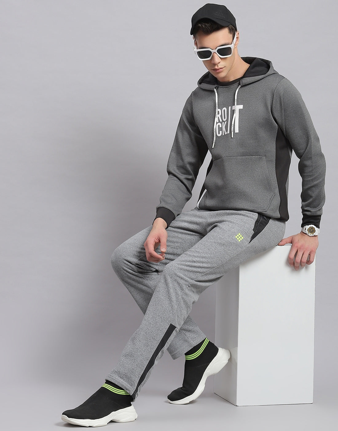 Rock.it Men Grey Solid Hooded Full Sleeve Sweatshirt