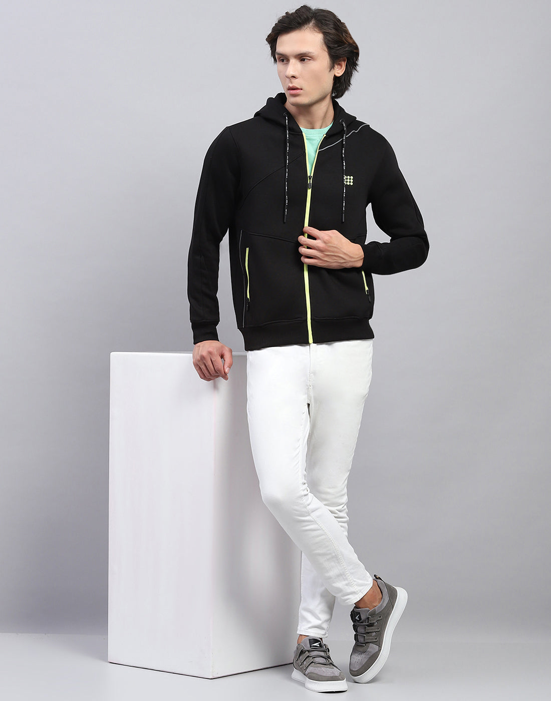 Rock.it Men Black Solid Hooded Full Sleeve Sweatshirt