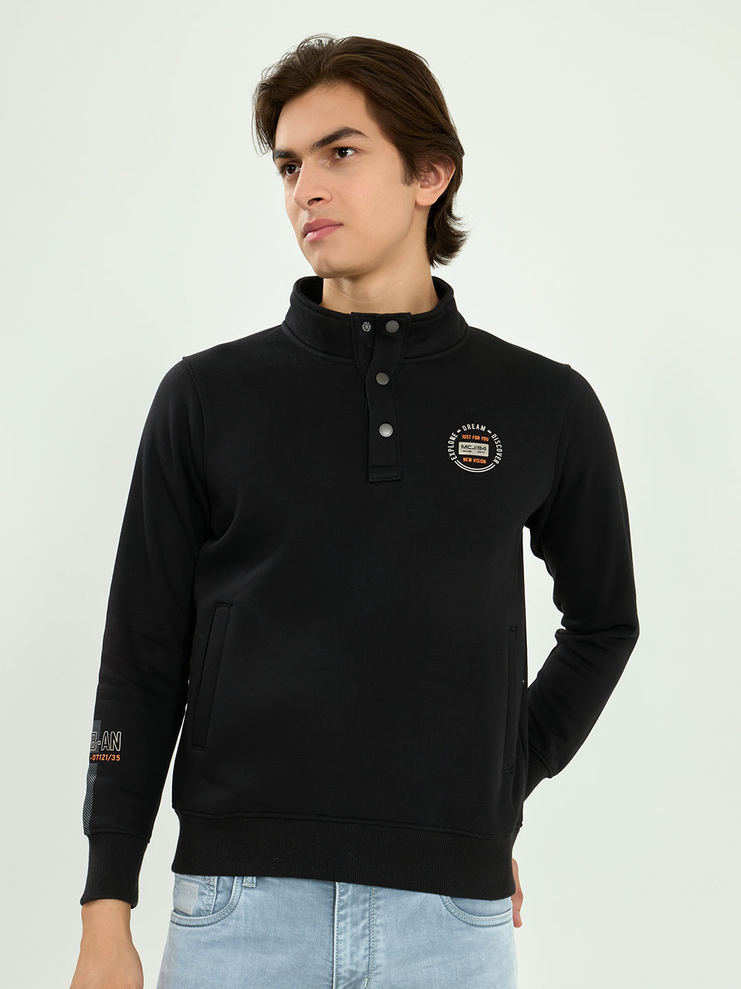 Men Black Solid Collar Full Sleeve Sweatshirt