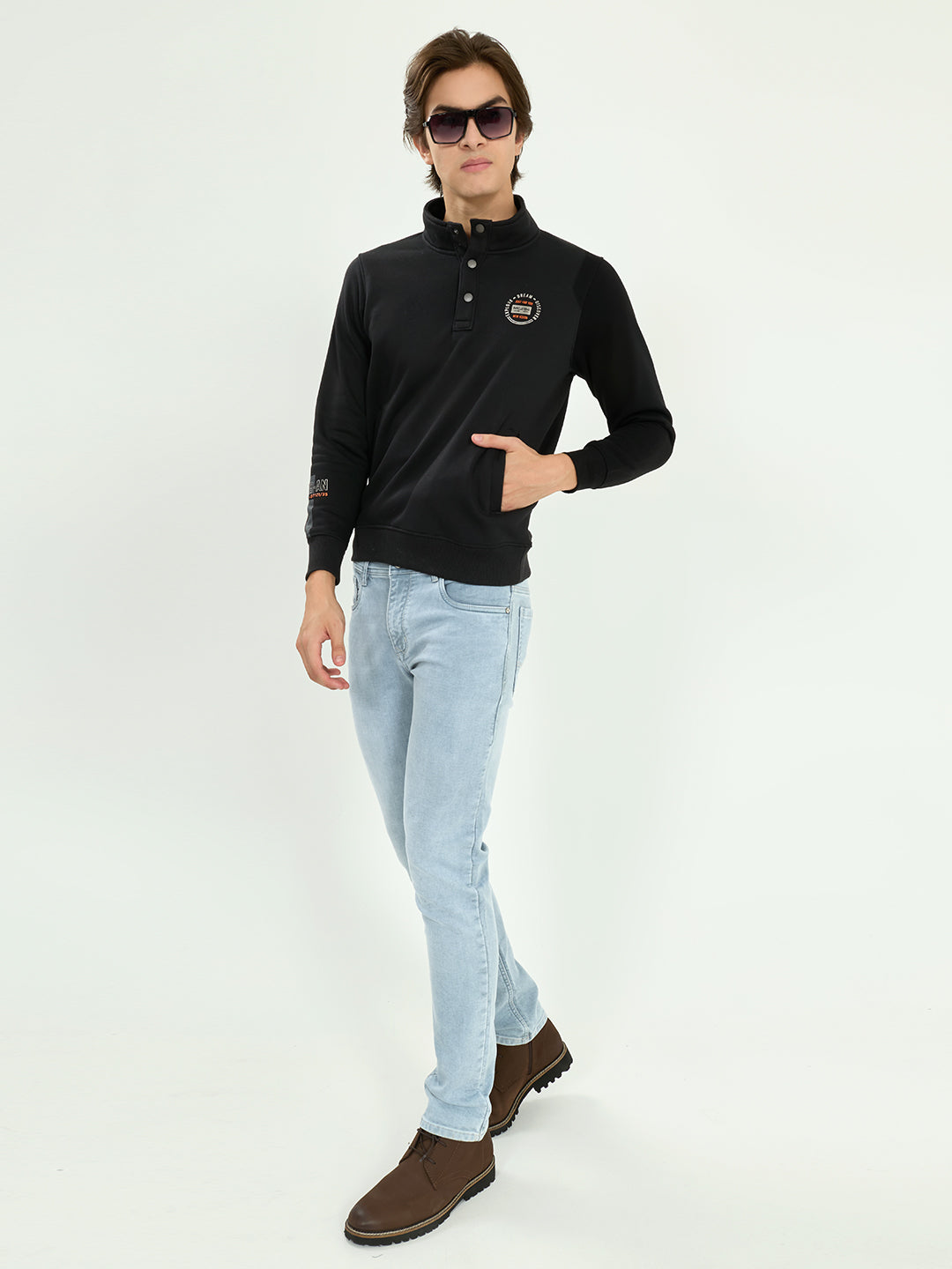 Men Black Solid Collar Full Sleeve Sweatshirt