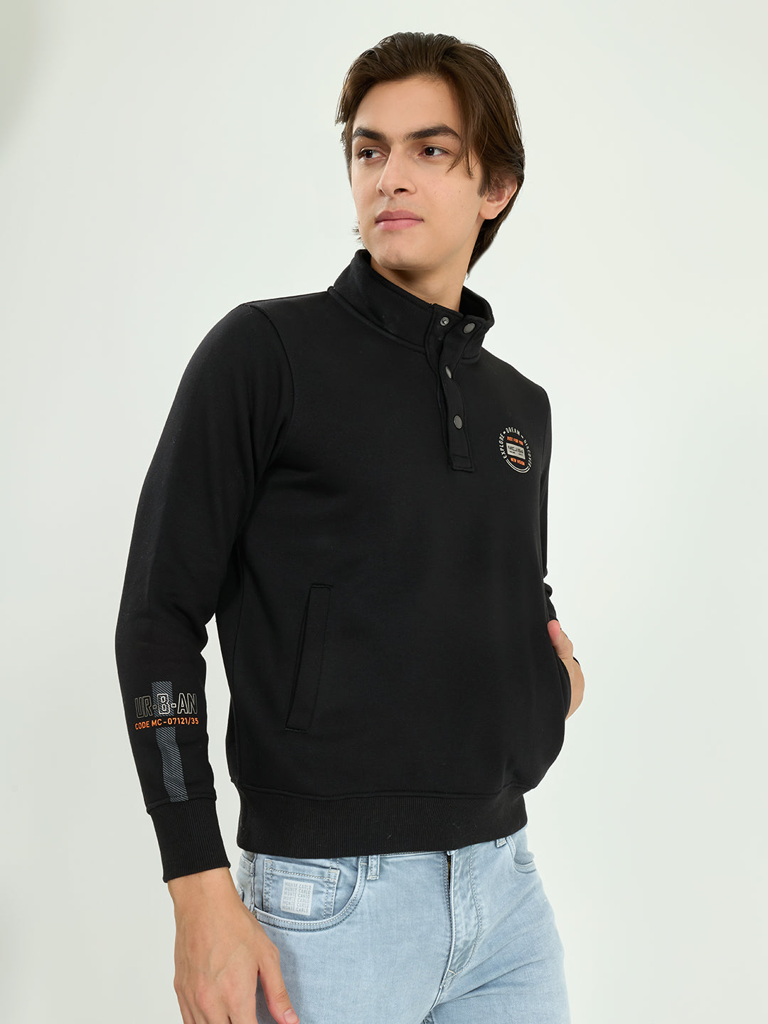 Men Black Solid Collar Full Sleeve Sweatshirt