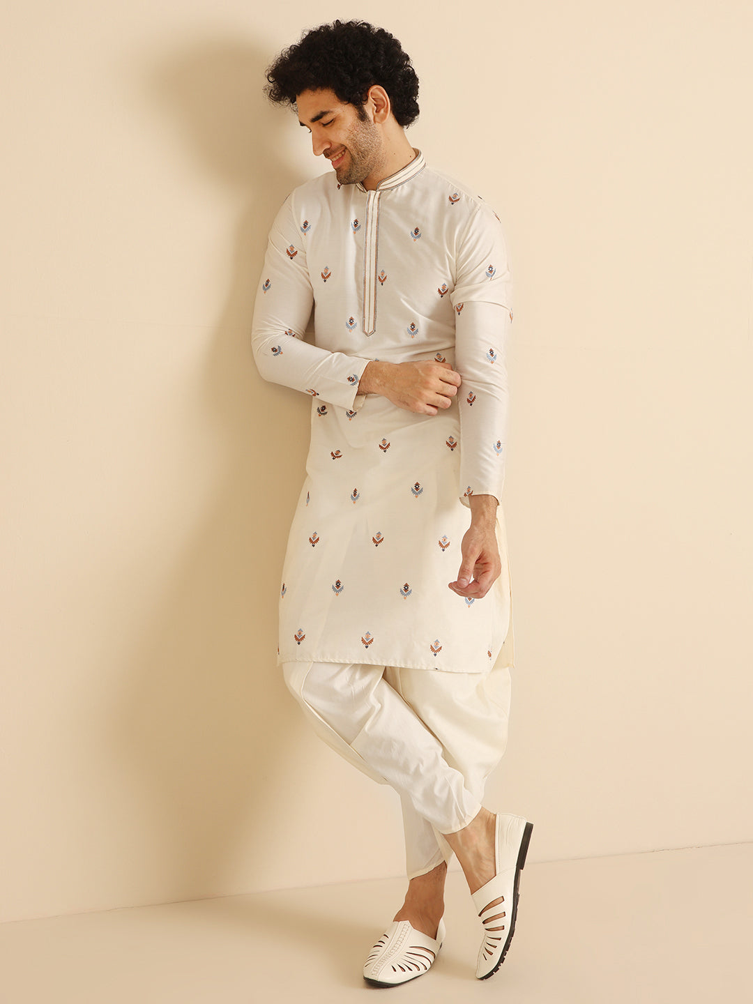 Cream Silk Blend Embroidered Kurta