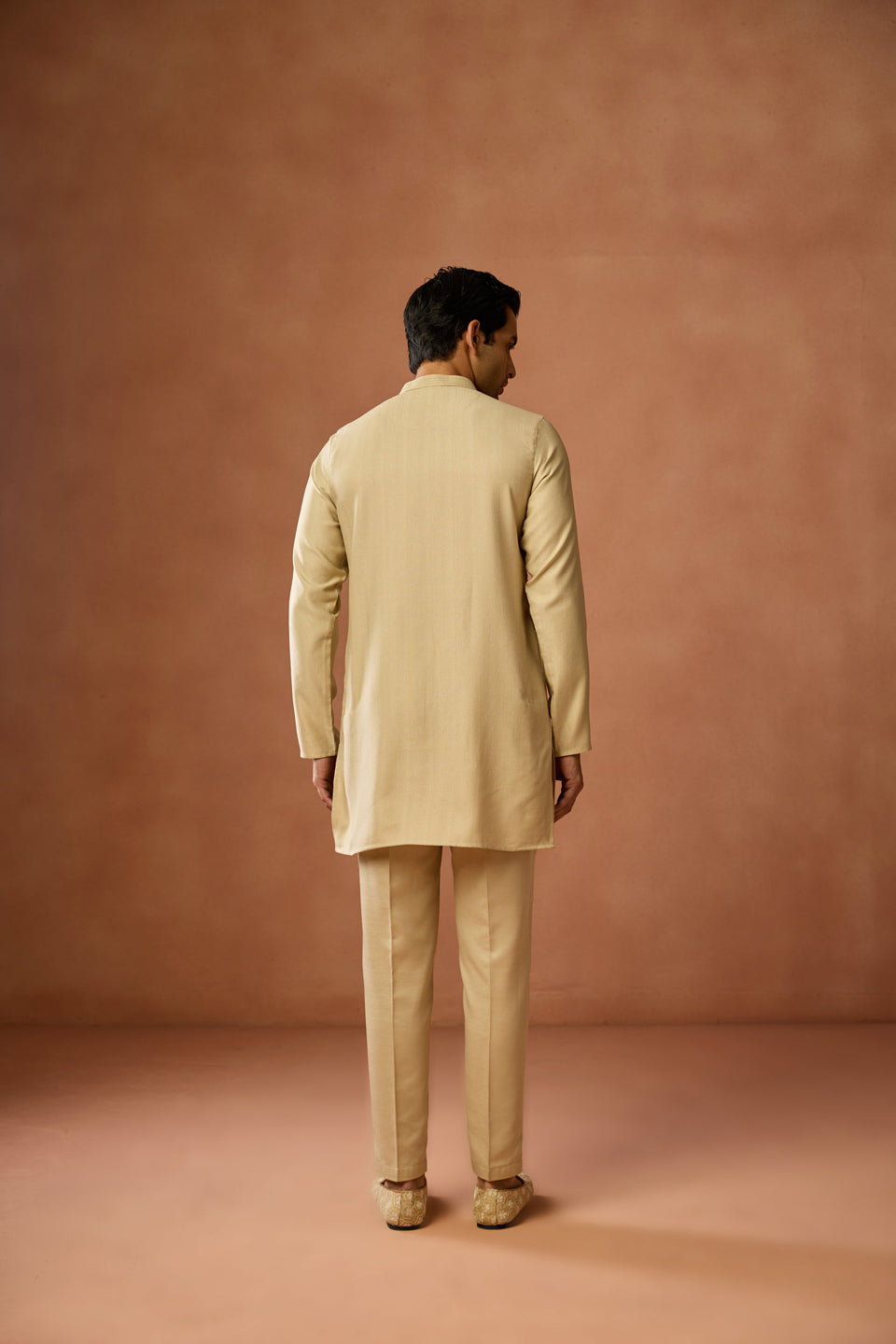 Cream Silk Blend Solid Mid Kurta