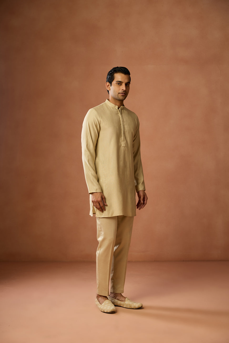 Cream Silk Blend Solid Mid Kurta