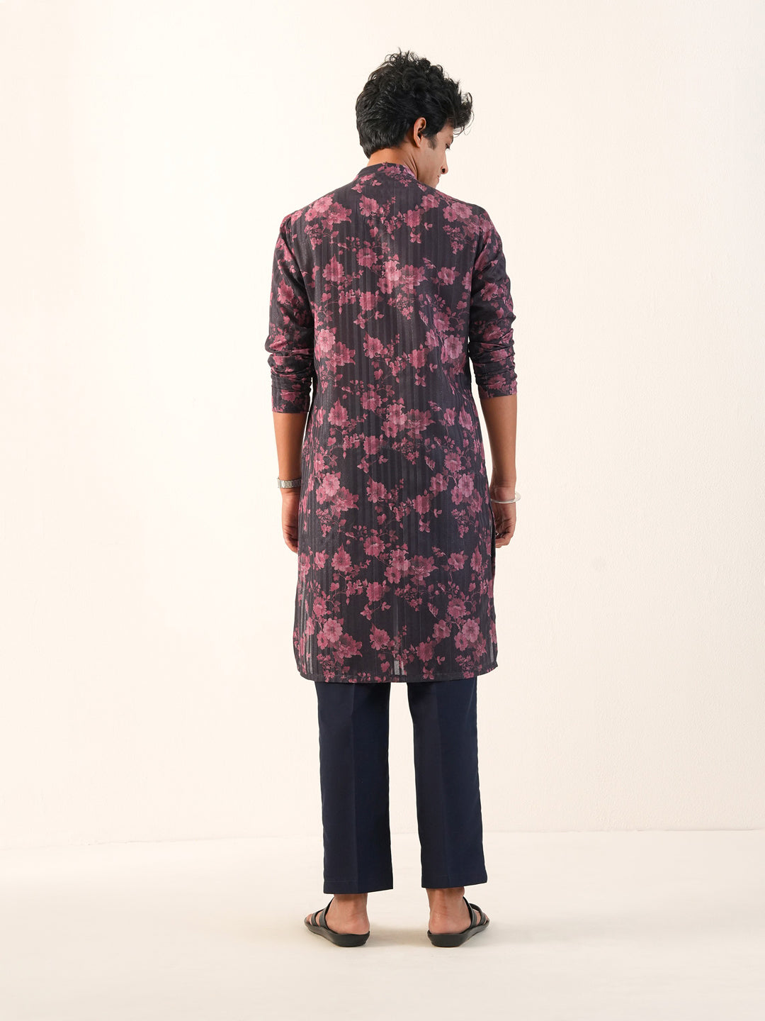 Men Black Blended Print Kurta