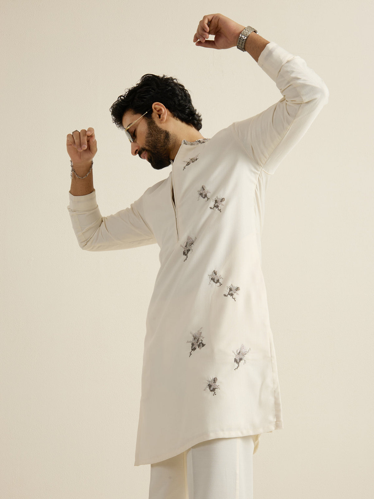 Mens Off-White Blended Light Embroidery Kurta with Front Zipper